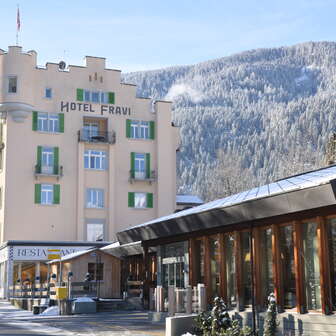 Das Hotel Fravi in Andeer im Winter