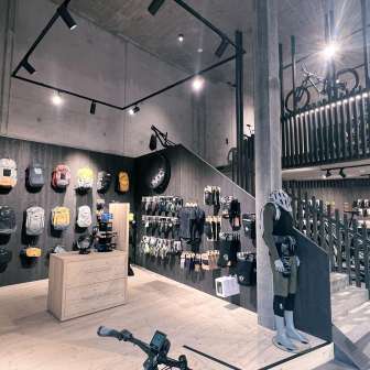 Shop von der Sportwerkstatt in der Story Thusis