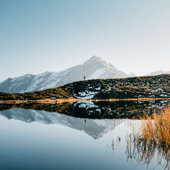 Der Pascuminersee am Heinzenberg im Herbst