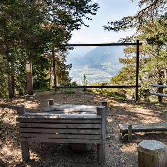 Aussichtspunkt und Feuerstelle Thusisblick Feldis