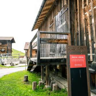 Das Kulturtenn mit dem Hofladen «inscha Laada» in Obermutten