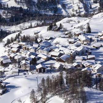 Feldis Dorf im Winter