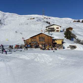 Die Sunna Bar im Skigebiet Tschappina Heinzenberg