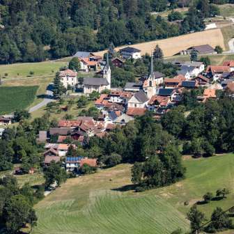 Almens im Sommer