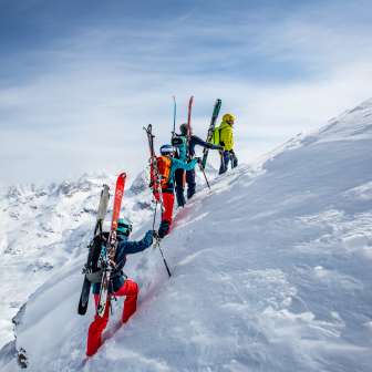 Die Bergsportschule Grischa bietet Skitouren für verschiedene Niveaus an
