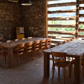 Grosse Tische, an denen gemeinsame Erlebnisse entstehen