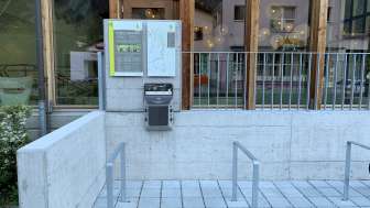Die E-Bike-Ladestation beim Mineralbad in Andeer Die E-Bike-Ladestation beim Mineralbad in Andeer