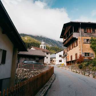 Innerferrera im Herbst