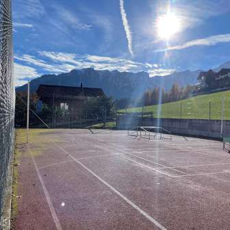 Spielplatz Schulhaus Tartar