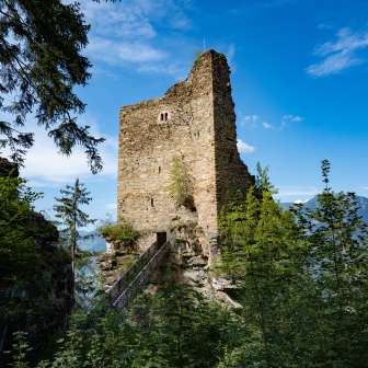 Burgruine Obertagstein hoch über Thusis