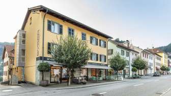 Gyger Confiserie - Restaurant - B&B in Thusis im Sommer