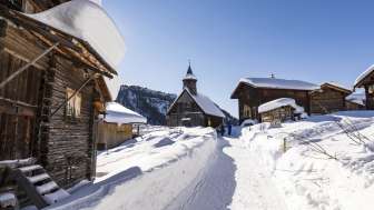 Obermutten im Sommer