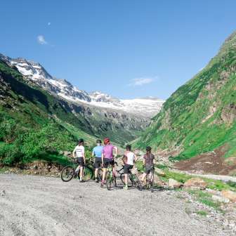 Blick in das Gebiet rund um die Quelle des Hinterrheins