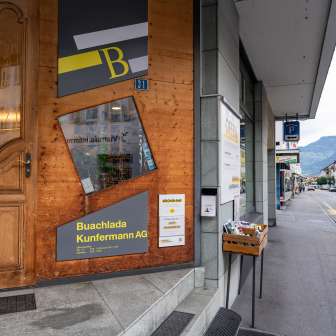 Eingangsbereich vom Buachlada Kunfermann in Thusis