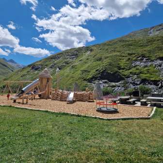 Spieplatz und Feuerstelle Avers-Juppa