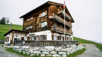 Das Gasthaus Post in Obermutten im Sommer Das Gasthaus Post in Obermutten im Sommer