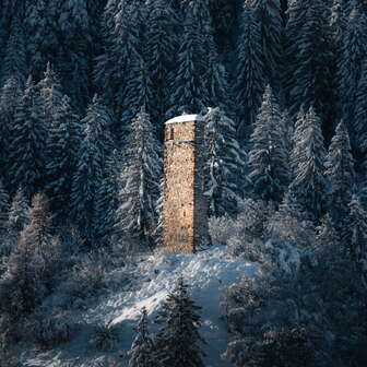 Die Burgruine Cagliatscha im Winter