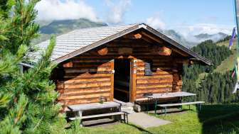 Die Hirtinnenbeiz von der Alp Bischola am Heinzenberg Die Hirtinnenbeiz von der Alp Bischola am Heinzenberg