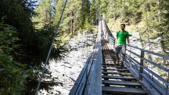 Der Traversinersteg in der Viamala Schlucht Der Traversinersteg in der Viamala Schlucht