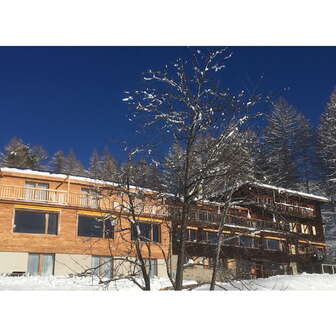 Das Berghotel Sterna von Aussen im Winter