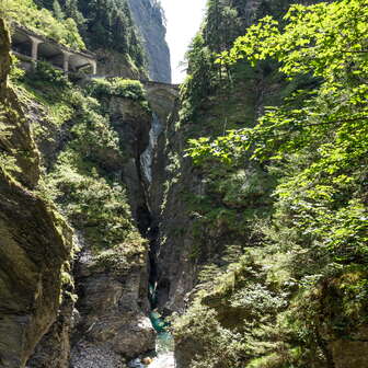 Die Viamala-Schlucht mit der historischen Wildener-Brücke