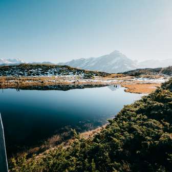 Der Bischolsee am Heinzenberg im Herbst