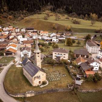 Zillis-Reischen mit der berühmten Kirche St. Martin