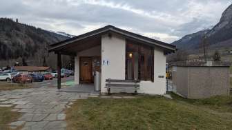 Öffentliche Toilette beim Mineralbad Andeer