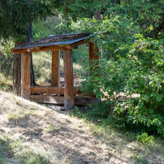 Feuerholz bei der Feuerstelle Plans Donat