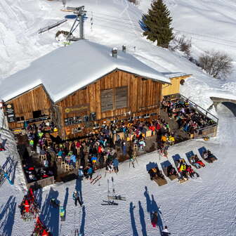 Die Sunna Bar im Skigebiet Tschappina Heinzenberg