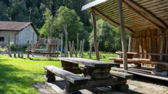 Feuerstelle und Spielplatz Andeer