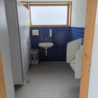 Öffentliche Toilette Parkplatz Nislas