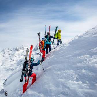 Die Bergsportschule Grischa bietet Skitouren für verschiedene Niveaus an