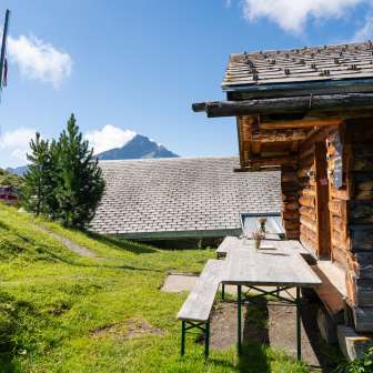 Die Hirtinnenbeiz von der Alp Bischola am Heinzenberg
