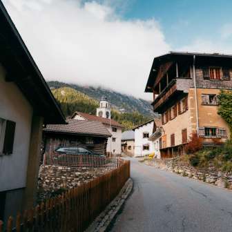 Innerferrera im Herbst