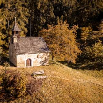 Die Kapelle St. Maria Magdalena im Herbst