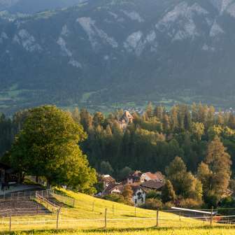 Sonnenaufgang beim Schloss Untertagstein in Masein