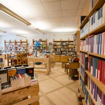 Der Buachlada Kunfermann in Thusis von innen