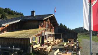 Die Alp dil Plaun bietet während der Alpsaison diverse Köstlichkeiten an Die Alp dil Plaun bietet während der Alpsaison diverse Köstlichkeiten an