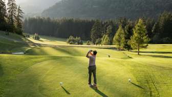 Der 18 Loch Golfplatz in Alvaneu Bad, zählt zu einer der schönsten Golfplätze in Graubünden Der 18 Loch Golfplatz in Alvaneu Bad, zählt zu einer der schönsten Golfplätze in Graubünden