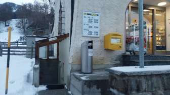 Öffentliche Toilette beim Volg in Feldis