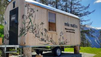 Ausstellung «mia natira - Wiesen und Weiden am Schamserberg» Ausstellung «mia natira - Wiesen und Weiden am Schamserberg»