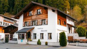 Das Gasthaus Alpenrose in Innerferrera Das Gasthaus Alpenrose in Innerferrera
