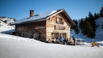 Die Skihütte Feldis im Sommer