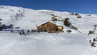 Die Sunna Bar im Skigebiet Tschappina Heinzenberg