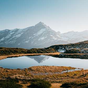 Der Pascuminersee am Heinzenberg im Herbst