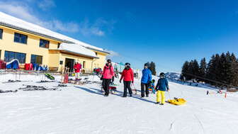 Das Bergrestaurant Dultschinas bei der Mittelstation vom Skigebiet Sarn Heinzenberg