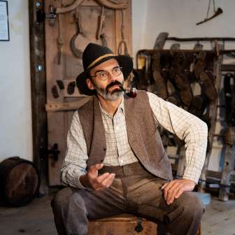 Szenische Aufführung mit Erwin Dirnberger in der CasaStorica Andeer