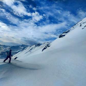 Im Lawinenkurs und Coachingtouren lernst du, dass Risiko besser einzuschätzen, klügere Entscheidungen zu treffen.