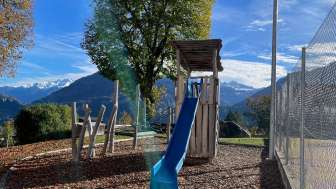 Spielplatz Schulhaus Tartar